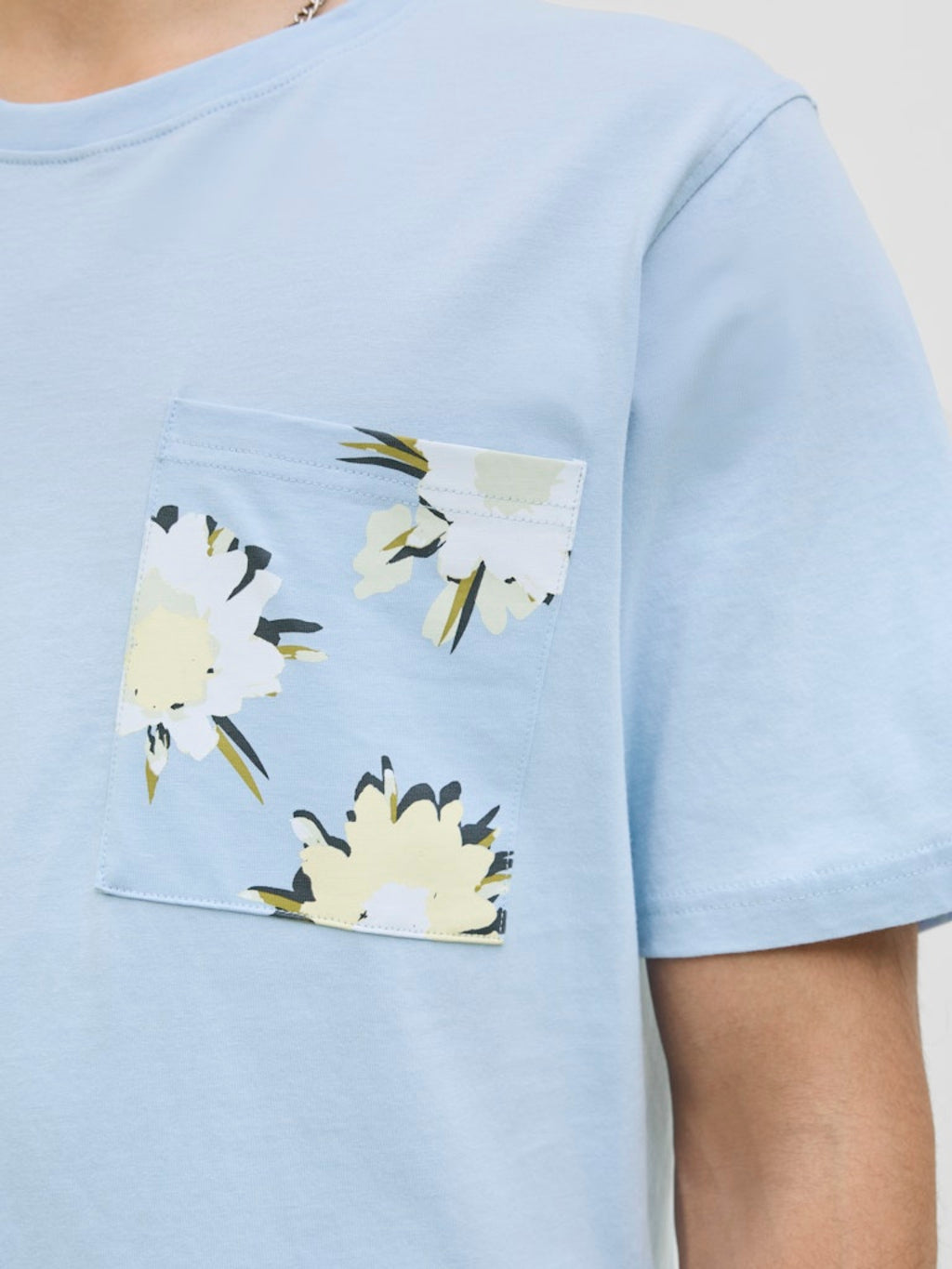 JORTAVIRA AOP POCKET TEE