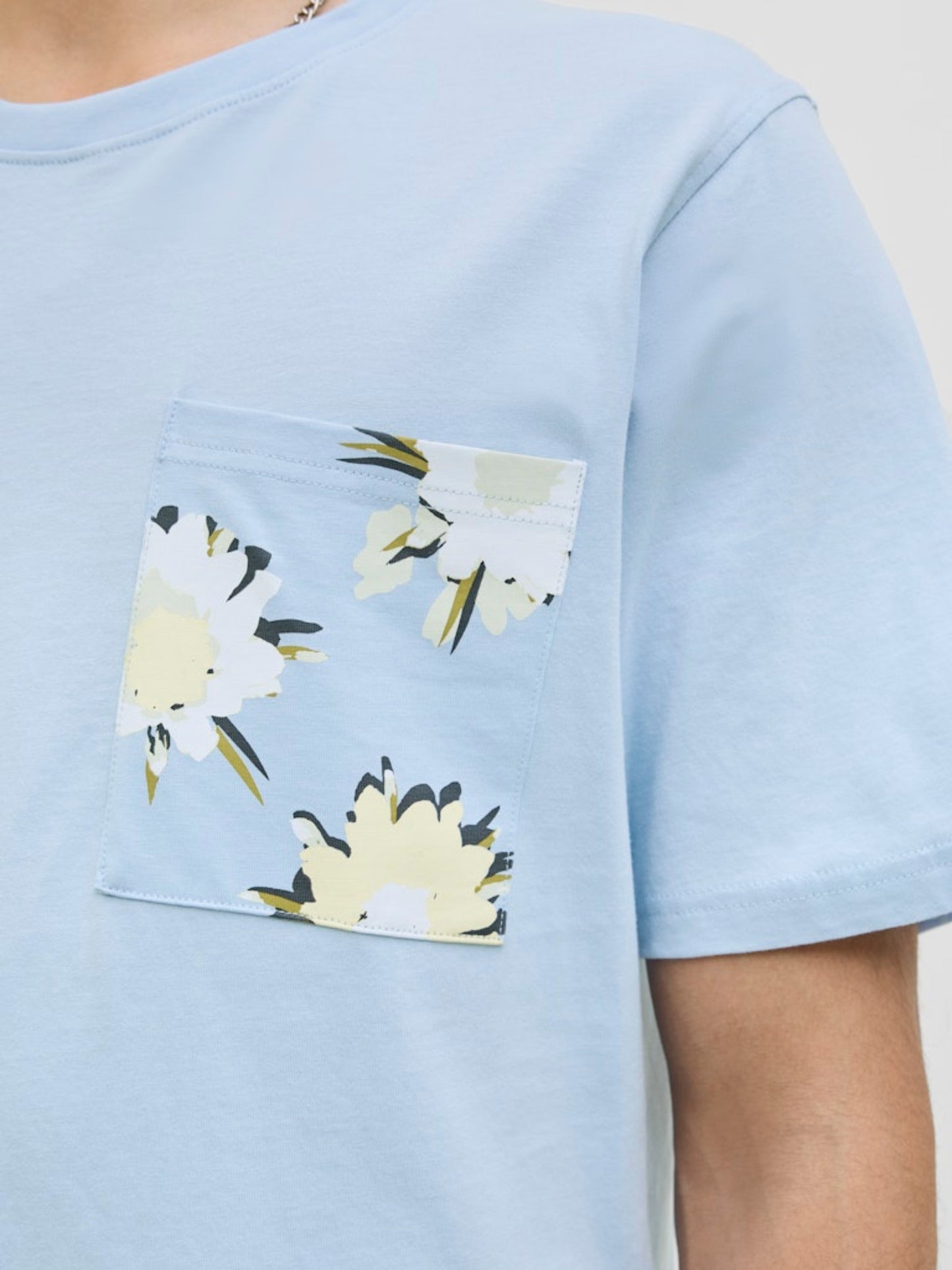 JORTAVIRA AOP POCKET TEE