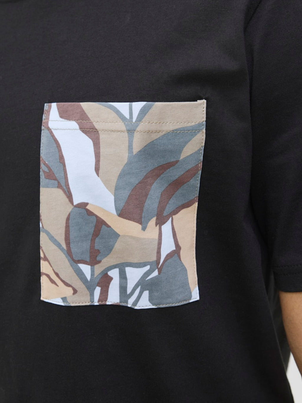 JORTAVIRA AOP POCKET TEE