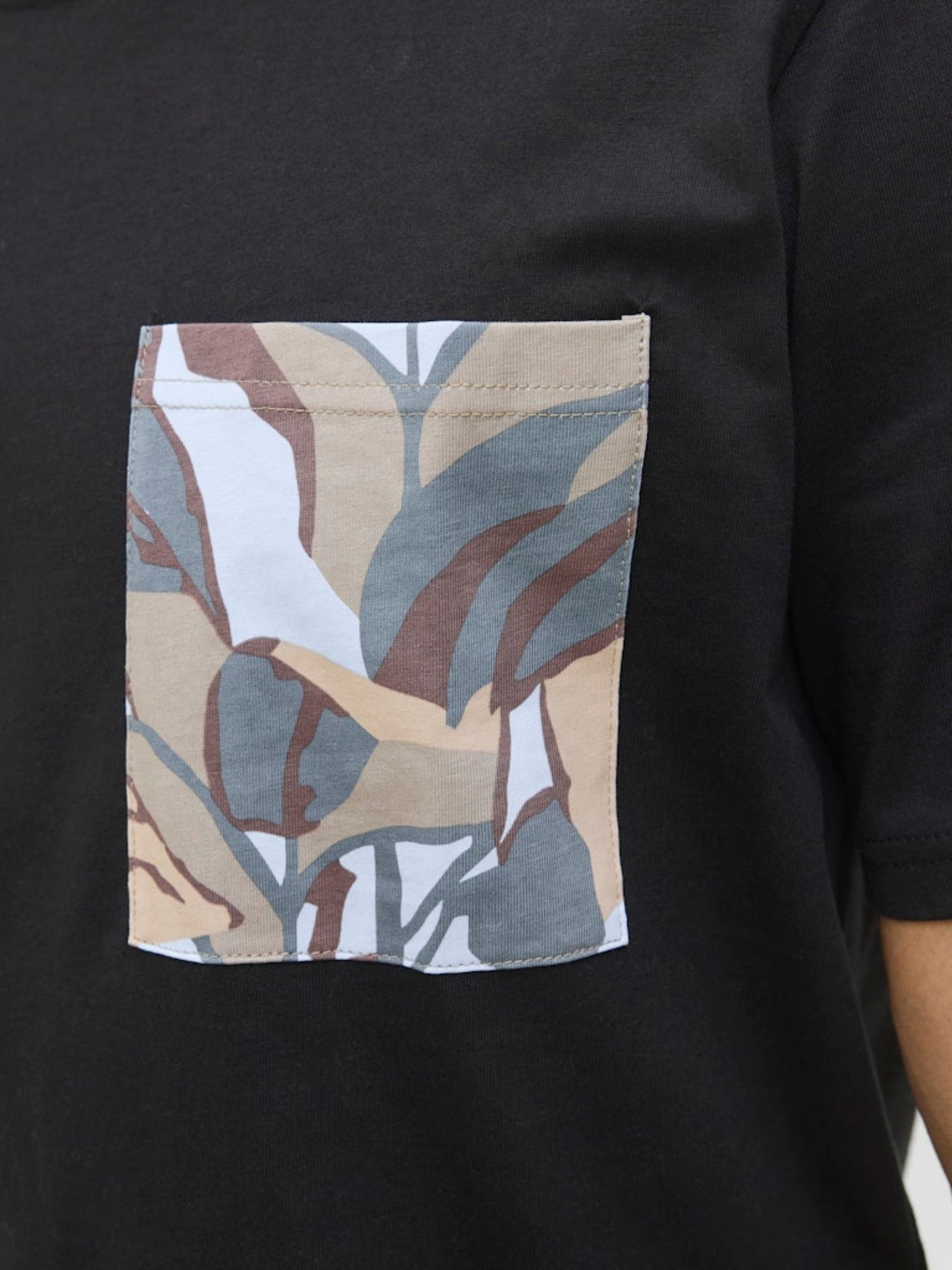 JORTAVIRA AOP POCKET TEE