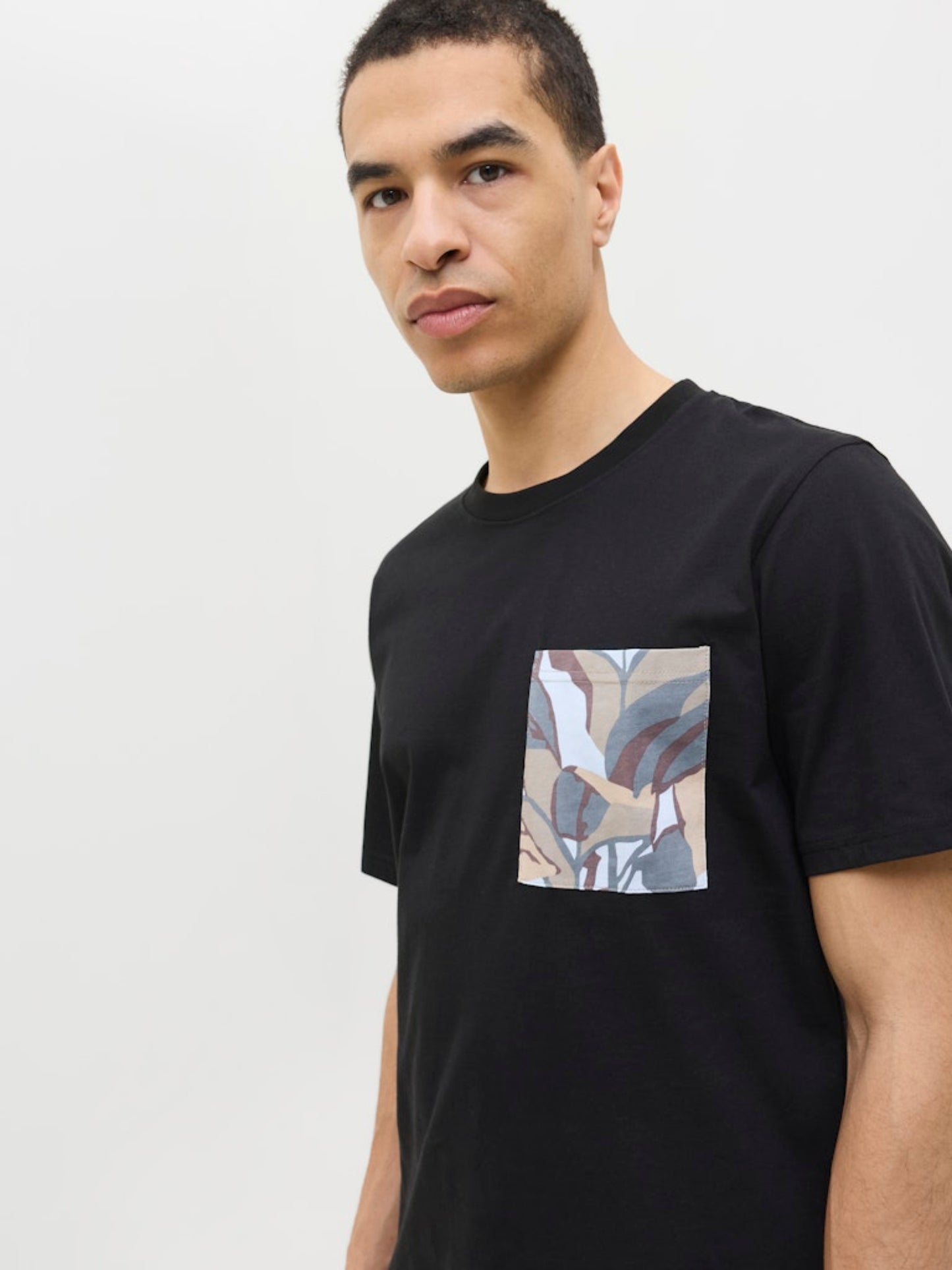JORTAVIRA AOP POCKET TEE