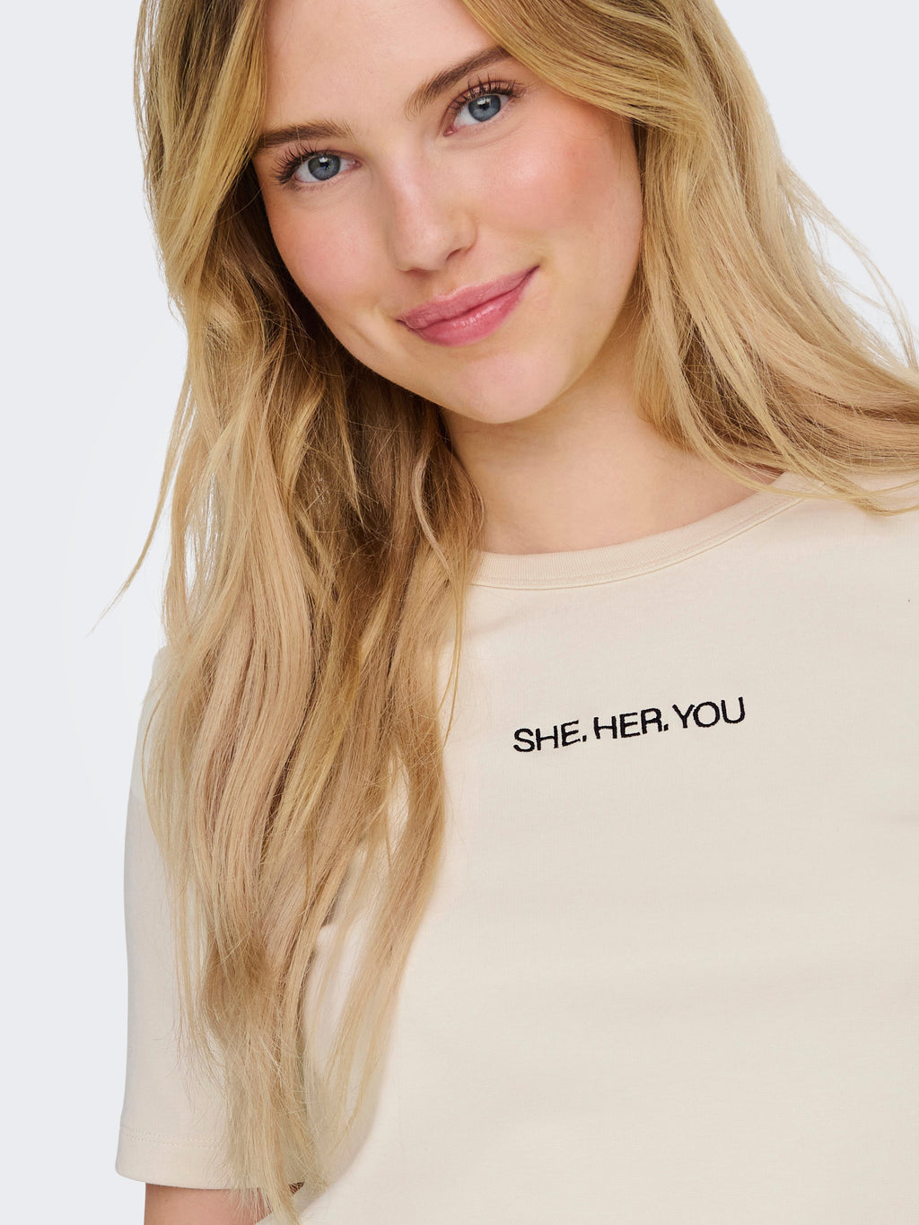 JDYCATIE S/S HEAVY EMB TOP