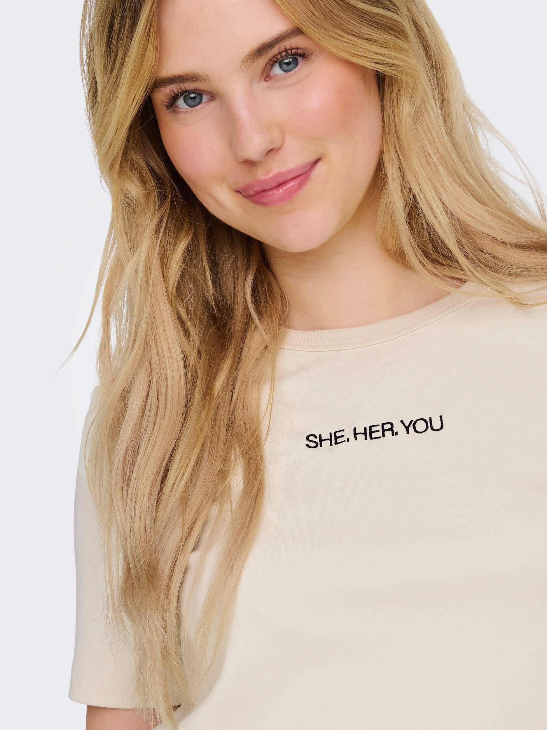 JDYCATIE S/S HEAVY EMB TOP