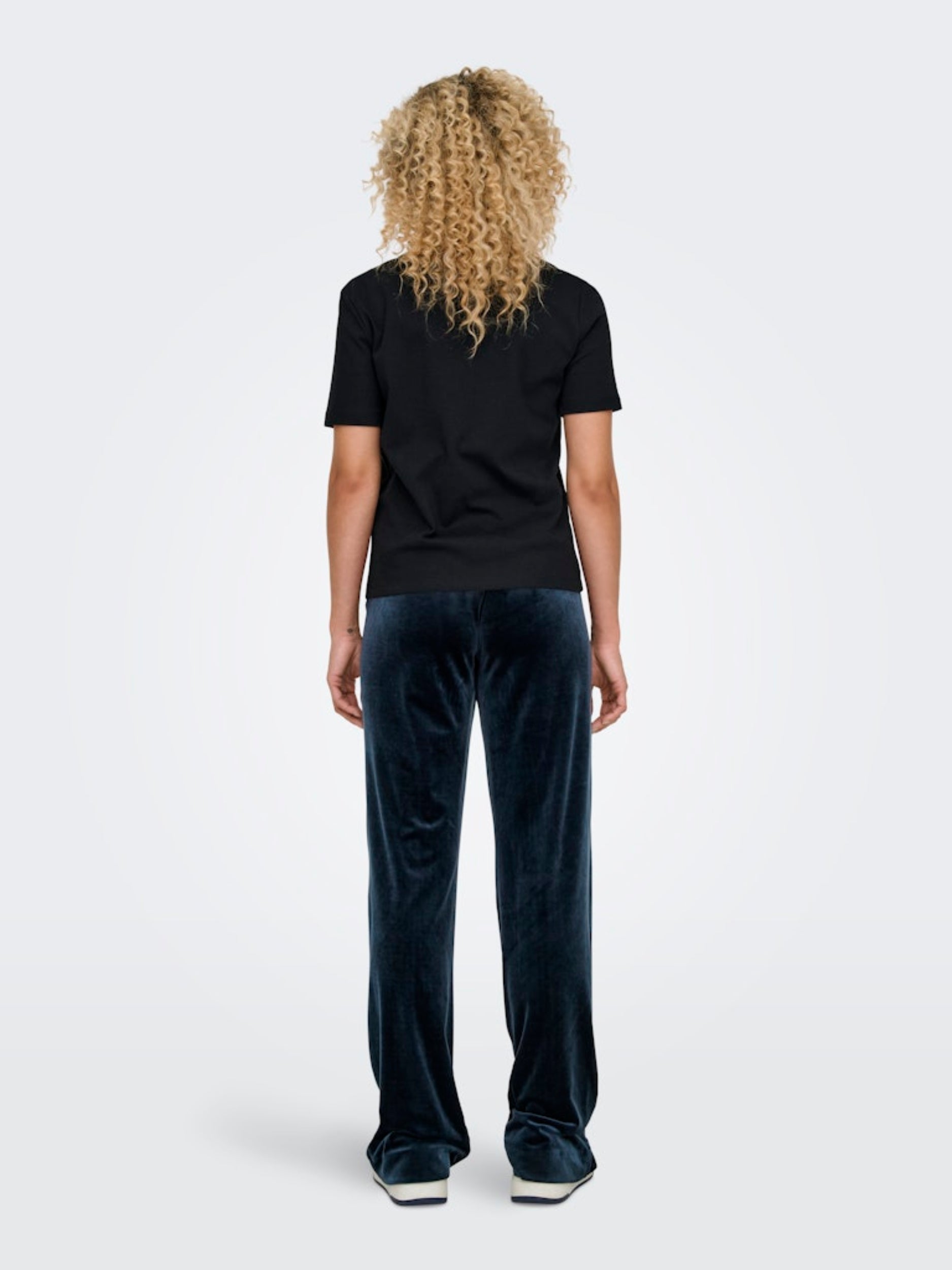 JDYCATIE S/S HEAVY EMB TOP
