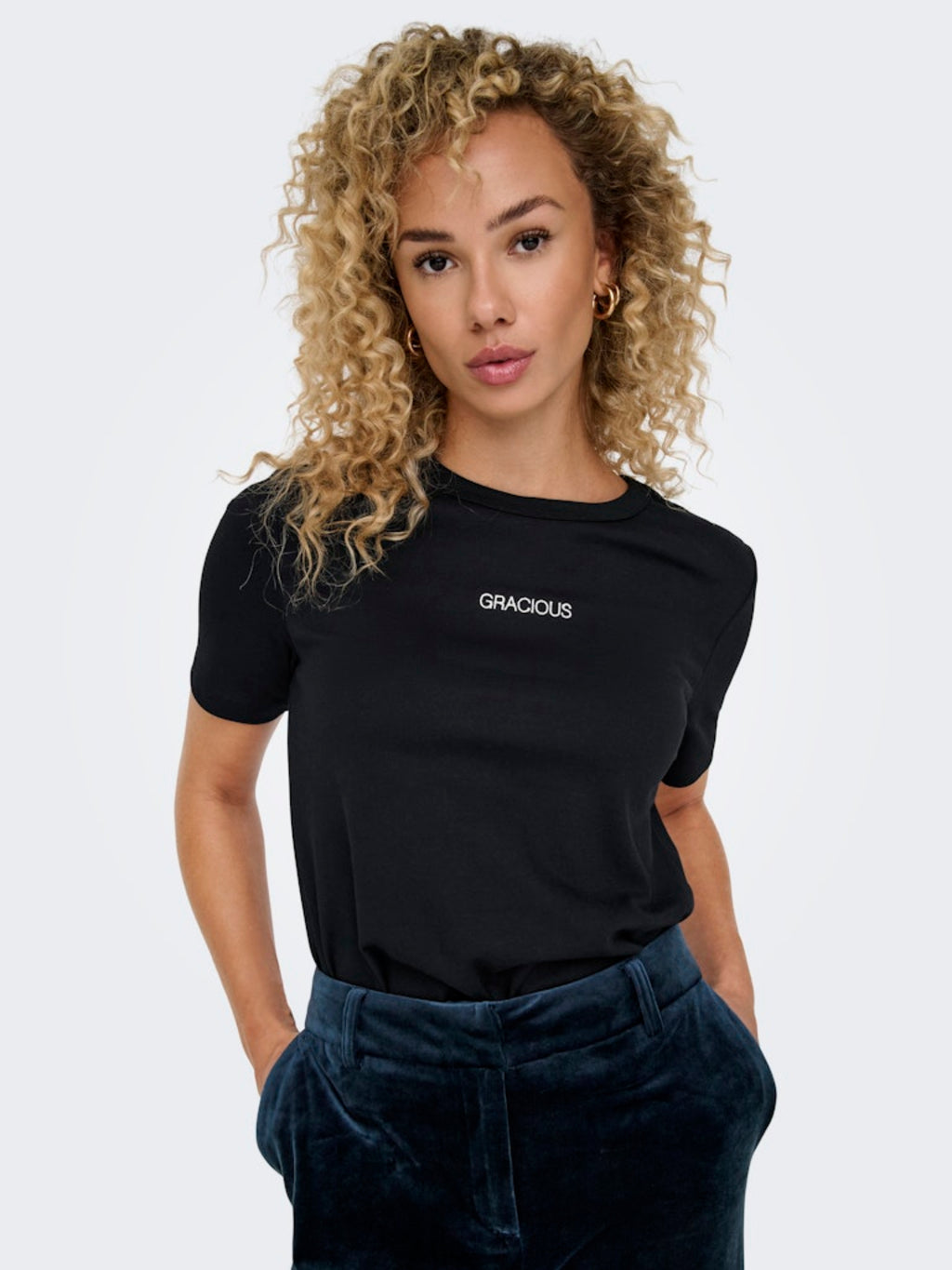 JDYCATIE S/S HEAVY EMB TOP