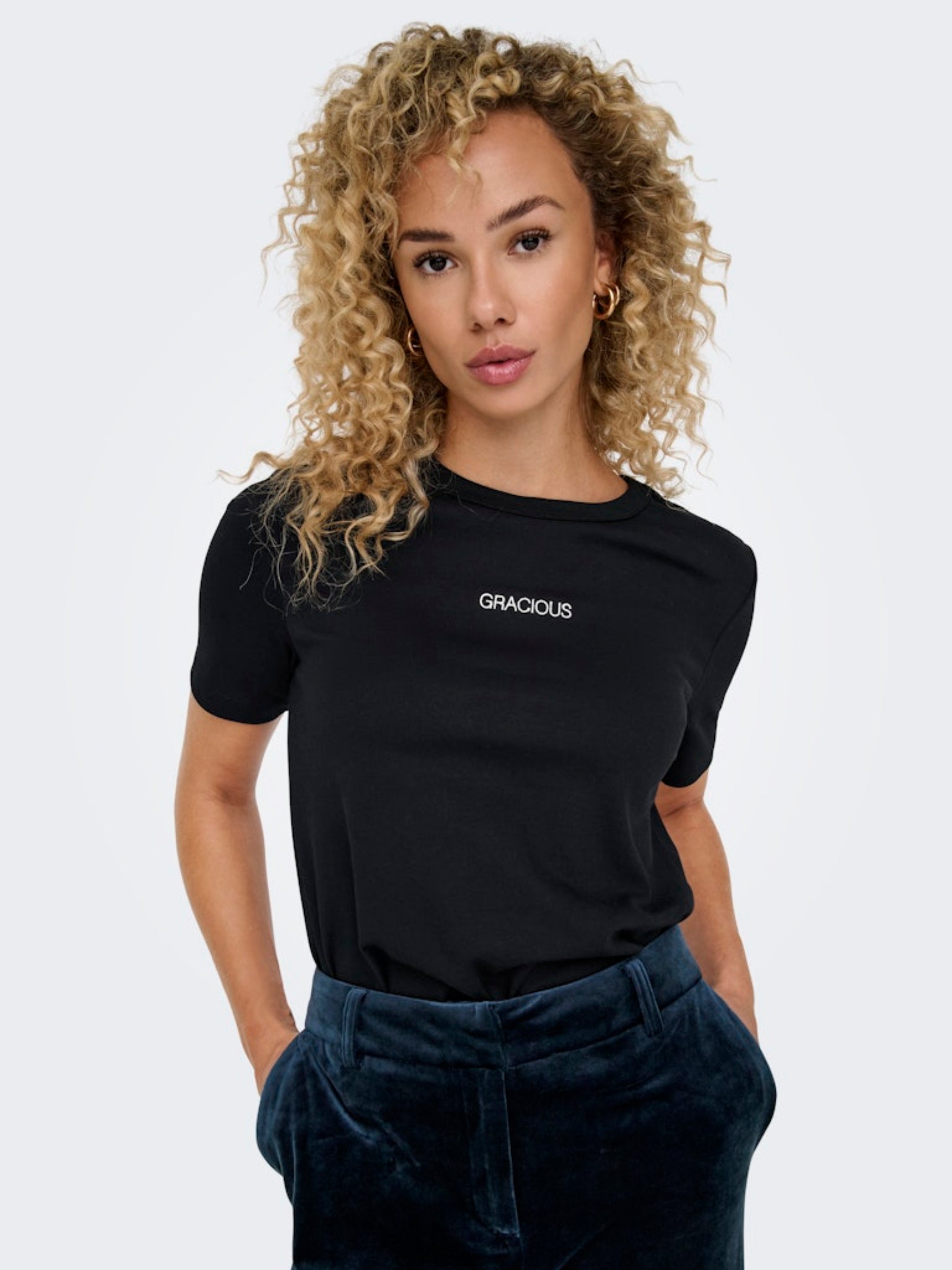 JDYCATIE S/S HEAVY EMB TOP