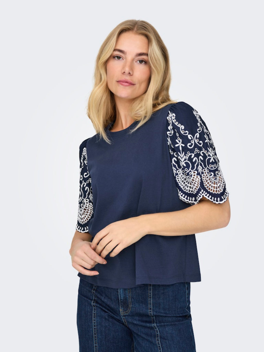 JDYOMA BRODERIE ANGLAISE TOP
